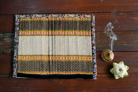 Madurkathi Asana Mat Navy Floral – Editorial